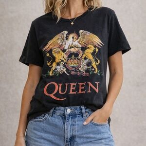 Queen Black Crest Graphic Band Tee Shirt S Rock Band Fandom Freddie Mercury Conc